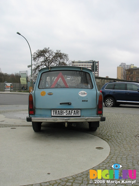 25189 Trabant back